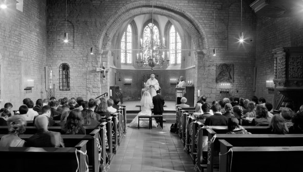 Maud en Daniel Nijmegen de trouwceremonie in de prachtige kerkruimte